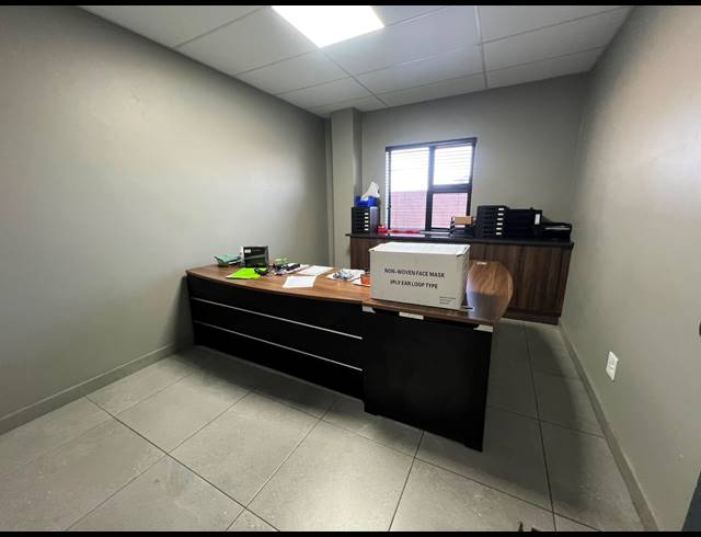 6,646M² WAREHOUSE FOR SALE IN KNOPJESLAAGTE